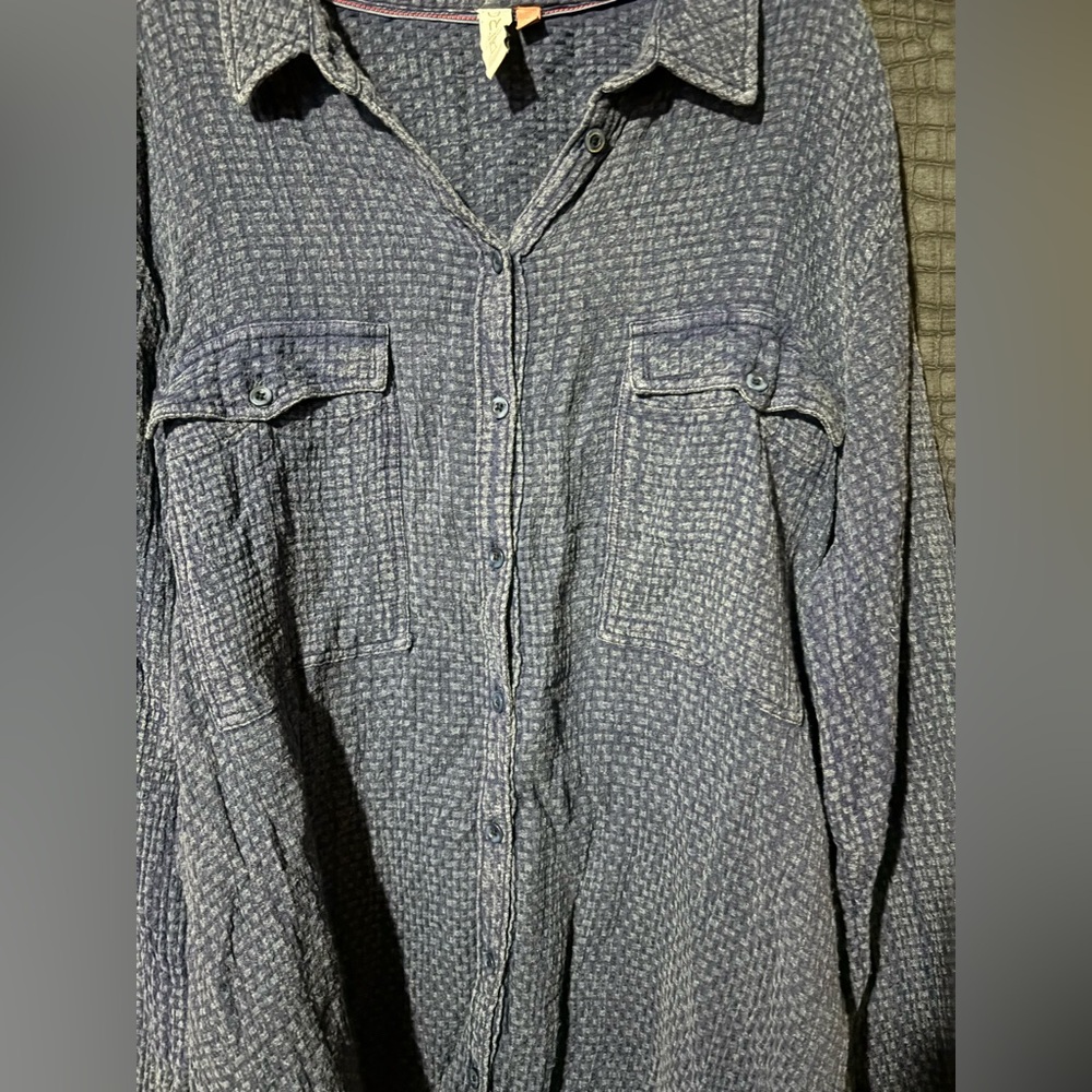 Pilcro textured dark blue button down✨ - Picture 2 of 6